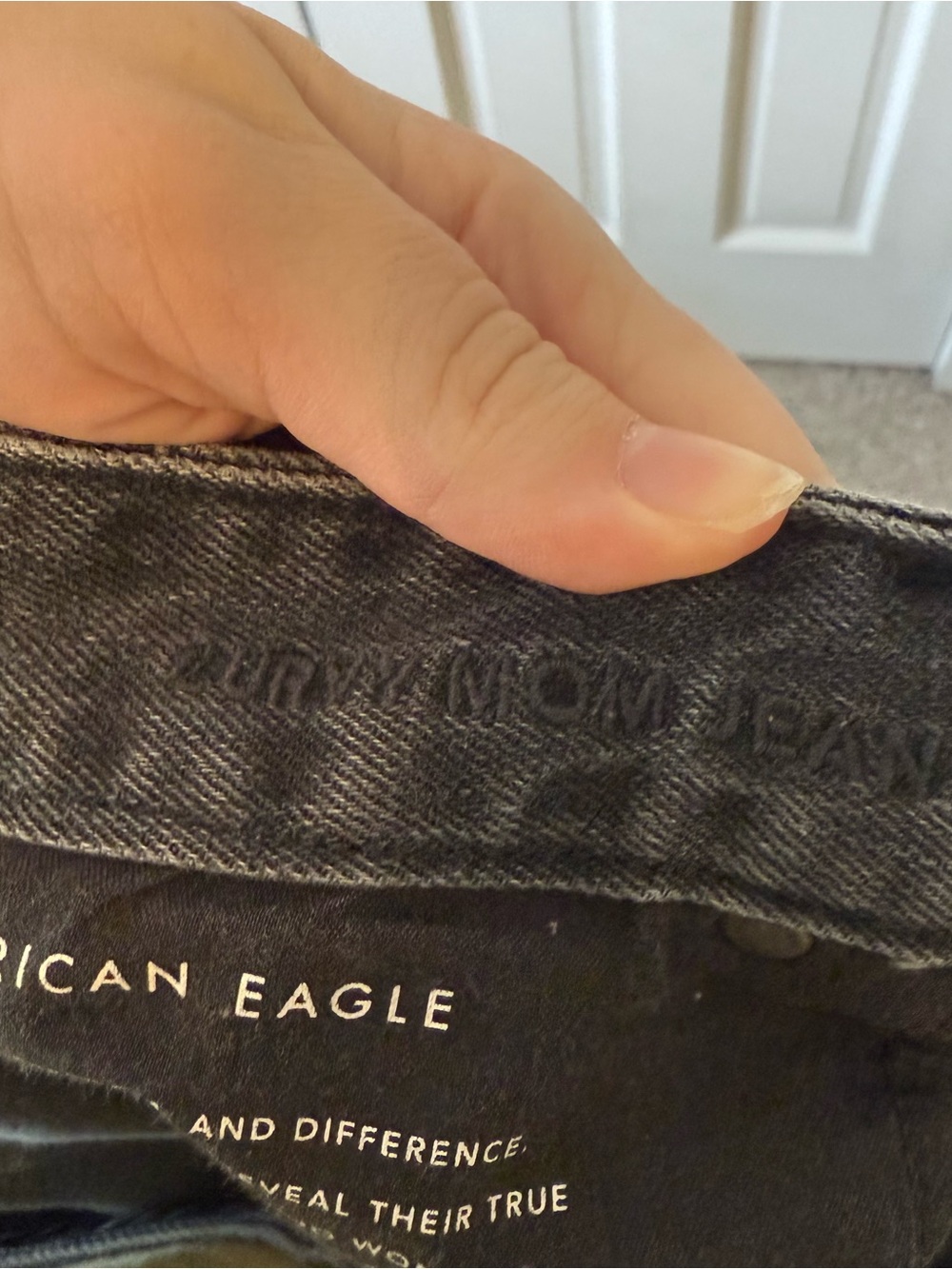American Eagle Black Wash Curvy High Rise Mom Jeans Size 16 Short - Picture 12 of 12